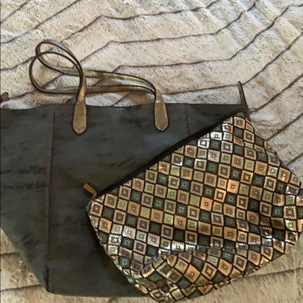 Tote bag with matching makeup bag